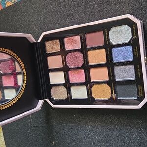 Too Faced Pretty Rich Eyeshadow Palette - Glitter and Matte Collection